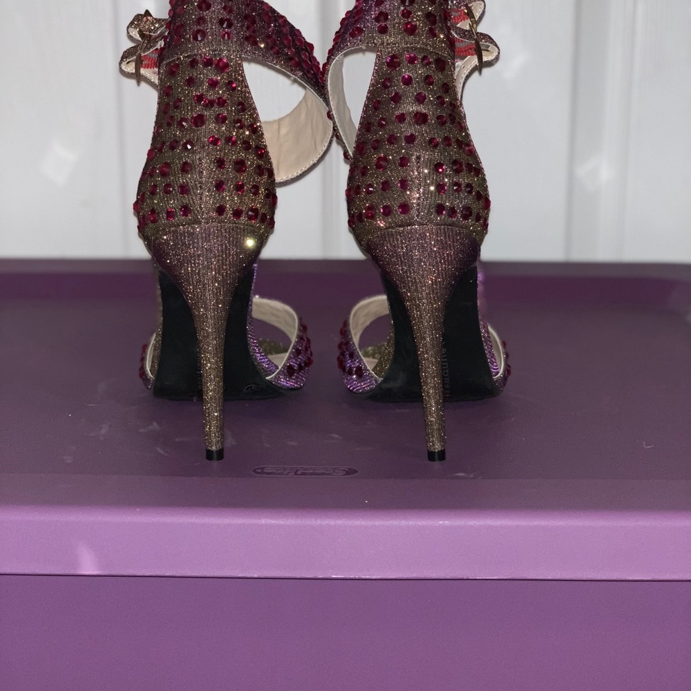 Heels - Picture 3 of 4